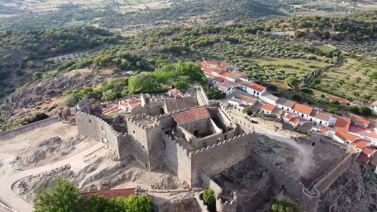 Castillo de Mont&aacute;nchez
