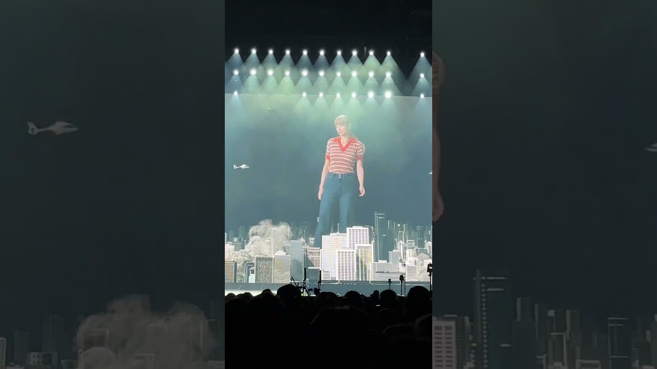 Taylor Swift is a Monster on Stage.