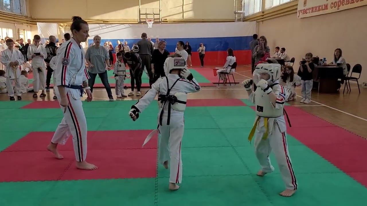 Первые соревнования мелкого. Арсений 7 лет. 