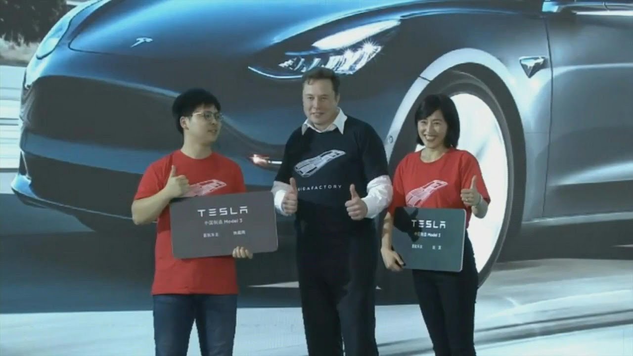 Elon Musk delivers first batch of made-in-China Teslas to customers | AFP