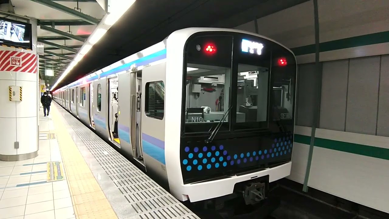 仙石線青葉通り駅にて205と131並ぶ
