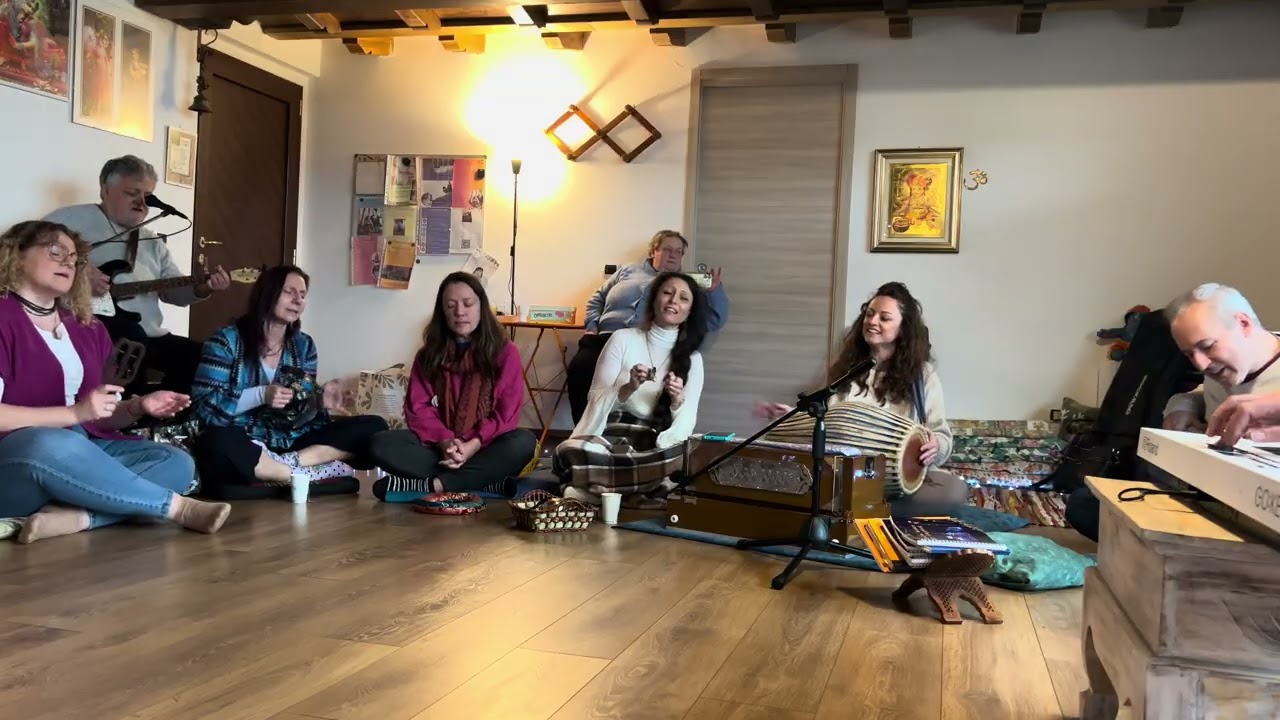 Hare Krishna Mantra by Yashoda Nandana 