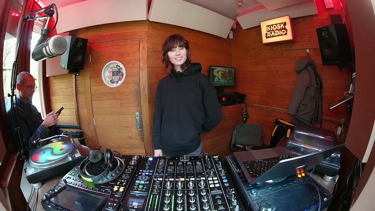 VIERNULVIER Records presents claire rousay @ Kiosk Radio 12.11.2024