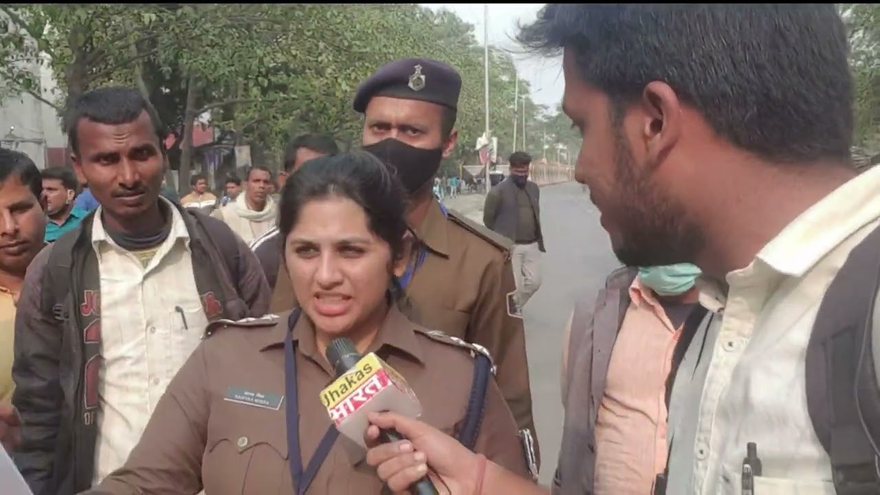लाठीचार्ज के बाद अभ्यर्थी IPS Kamya Mishra को देखते ही बोले नहीं मैम ने नही किया है कुछ,Viral Video