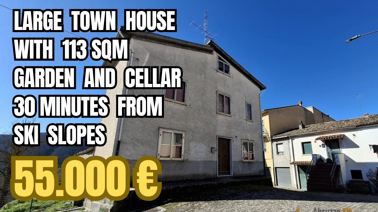 Large, four-bedroom town house with cellar and garden. Pescolanciano