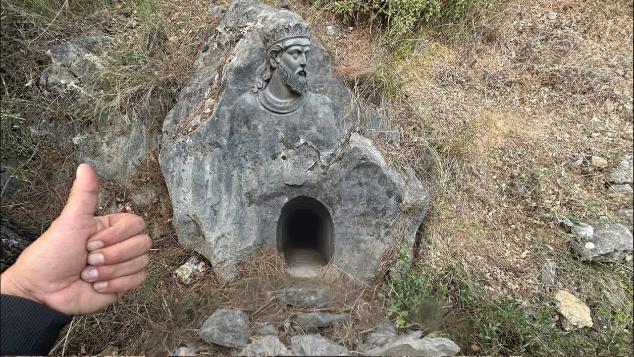 Церковная икона найдена в сокровищном скальном хранилище