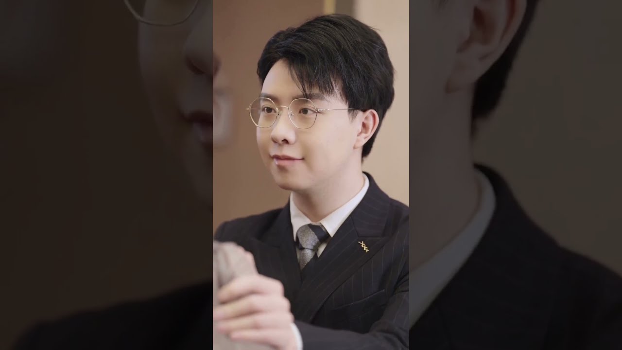 คนขี้โกงขายคืนแรกของเด็กสาวยากจนให้กับ CEO แต่เขาไม่คาดคิดว่า CEO จะพาเธอกลับบ้านและตามใจเธอ!