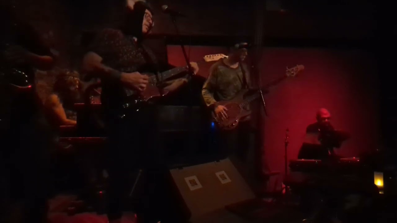 Revolver - Megahertz Donut (Live)