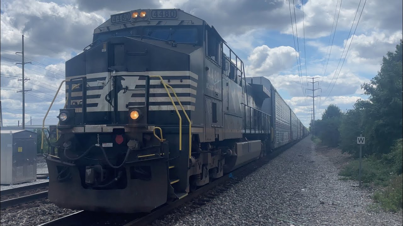 NS 178 passes McCord Park at MP 10 with broken autorack!