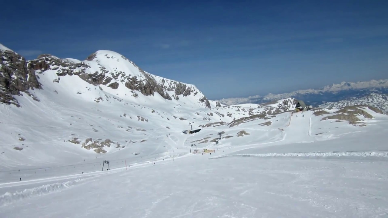 Dachstein gletscher 3000 m - skiing by the longest piste from Dachstein