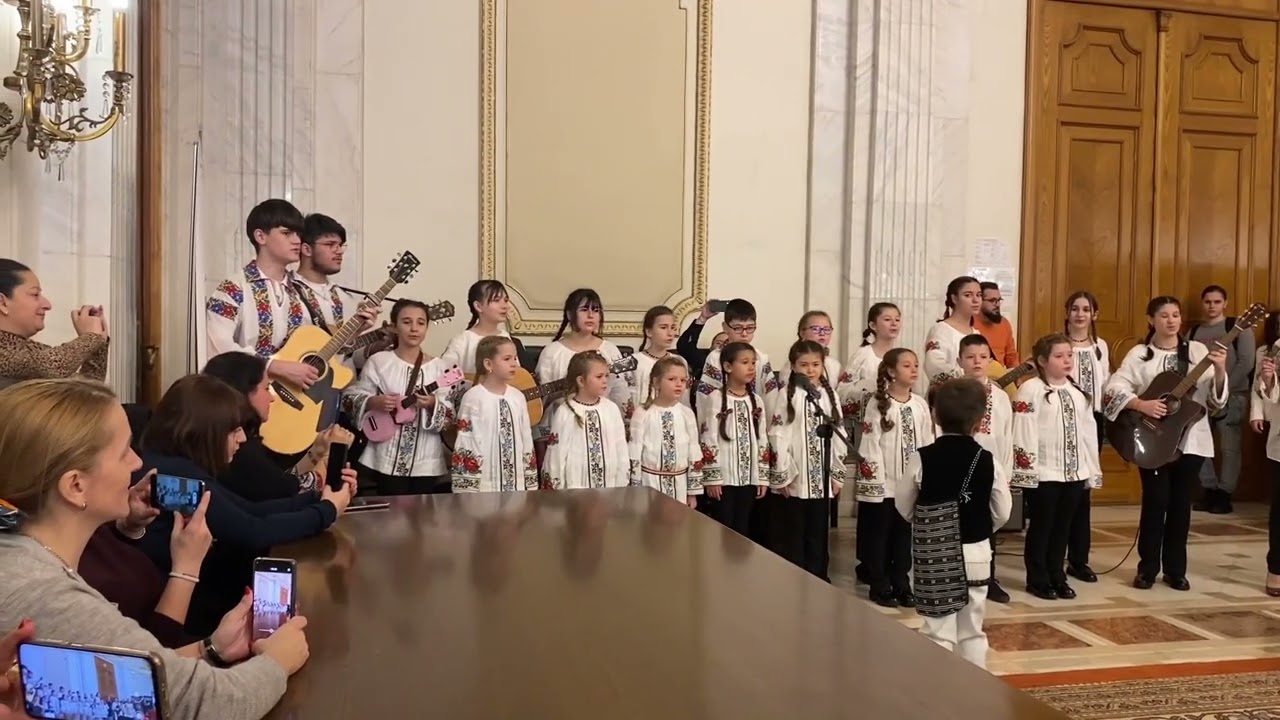 Grupul vocal ”Glasuri de argint” - Sa fie pace in lume!