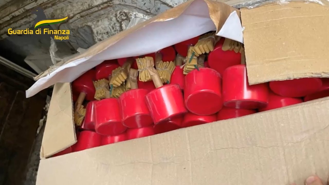 Maxi sequestro di botti e quattro arresti a Napoli per 