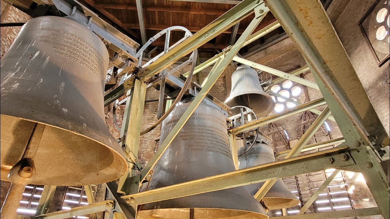 Dortmund-Hörde (D) Glocken der kath. Stiftskirche St. Clara, Teilgeläut (Turmaufnahme)