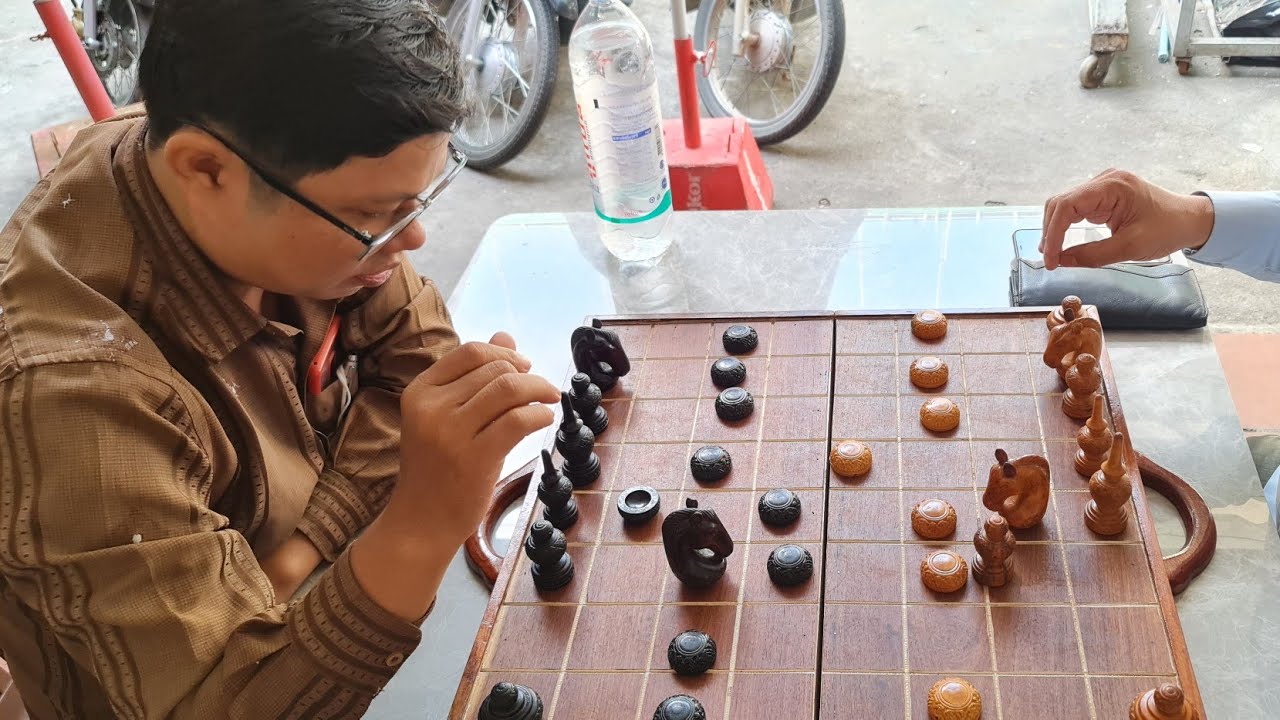 ឆយ វីរ៉ា (ទូកបកដកត្រី)