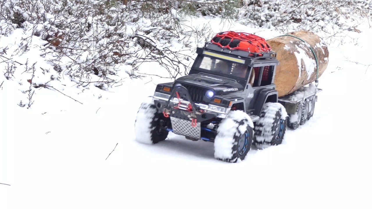 RC Jeep in snow ( scx10 trx4 traxxas )