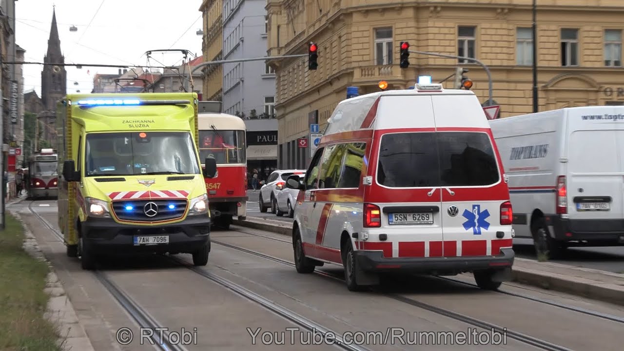 Prague EMS ambulance 115 + UHKT medical transport ambulance responding simultaneously [CZ 30.5.2022]
