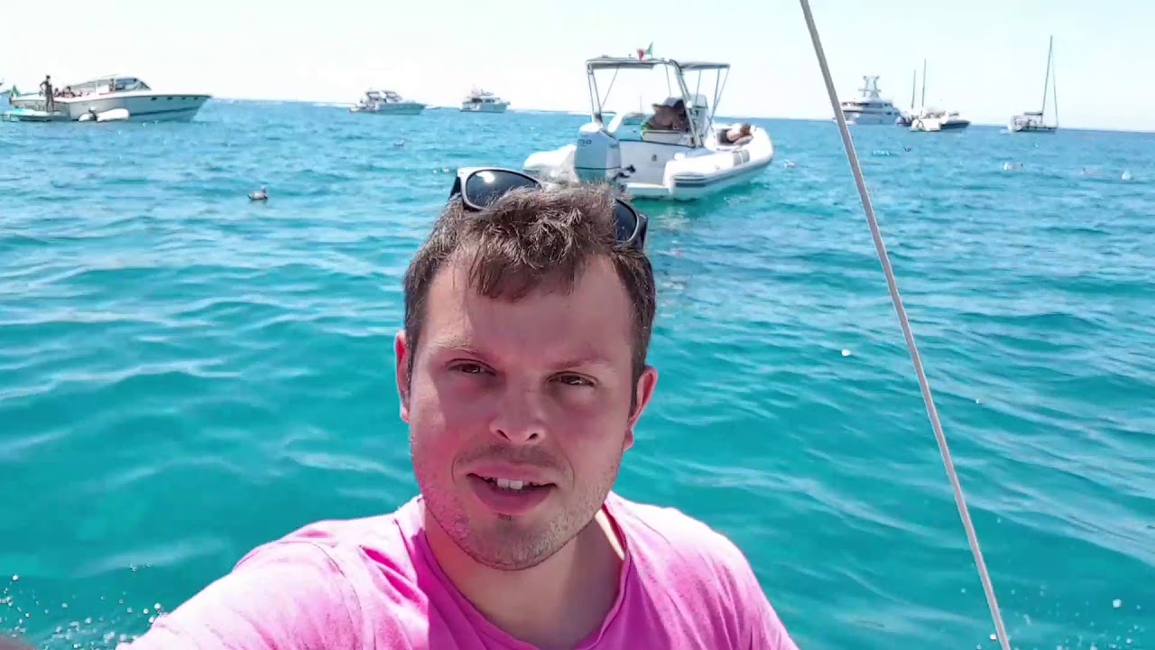 ИТАЛИЯ ИСКЬЯ МАШИНОЙ НА МОРЕ