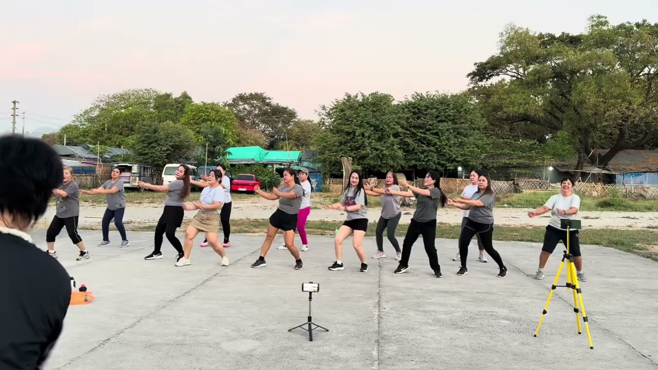 Wednesday Zumba Dance Workout 🩶 (hawak mo ang beat)