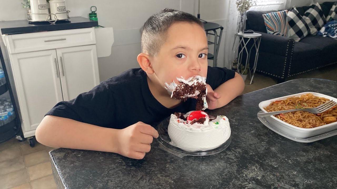 Asi le festeje su cumpleaños algo sencillo pero con todo mi amor estamos de manteles largos #viral  