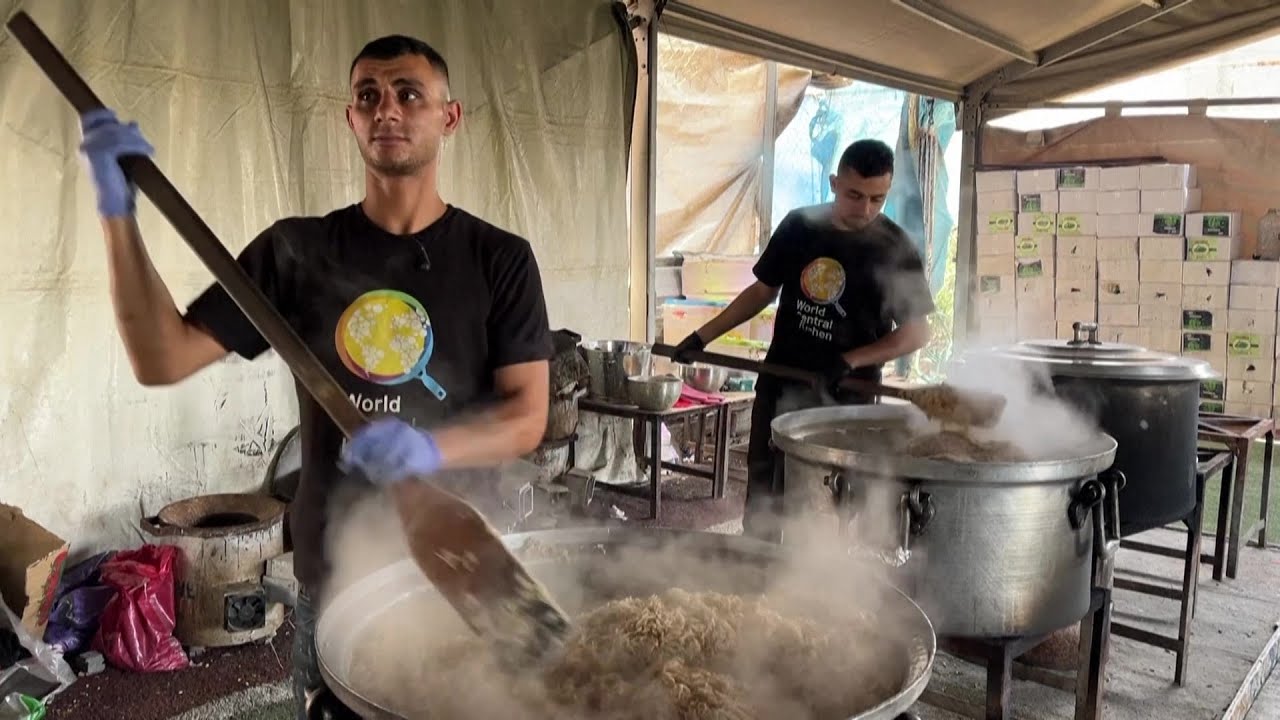 المطبخ المركزي العالمي يستأنف عمله بغزة بعد تعليق احتجاجا على مقتل 7 عاملين في الإغاثة بقصف إسرائيلي