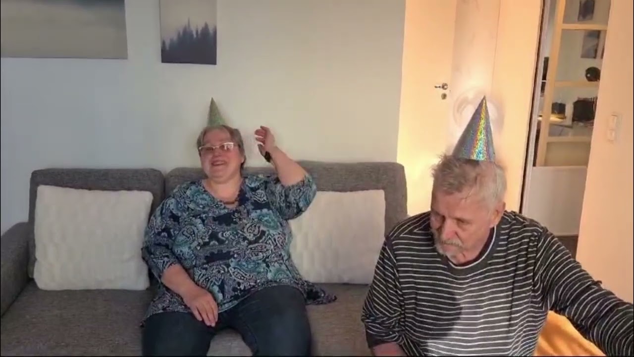 Kausi 4; Jakso 9: Mummon ja papan matka Porvooseen vapuksi; Päivä 1 - Tapahtuu mummolassa !