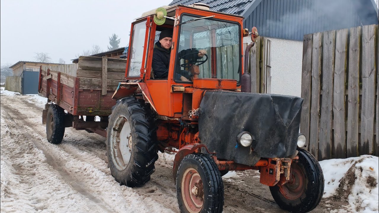 Будні в селі: Т-25 у роботі
