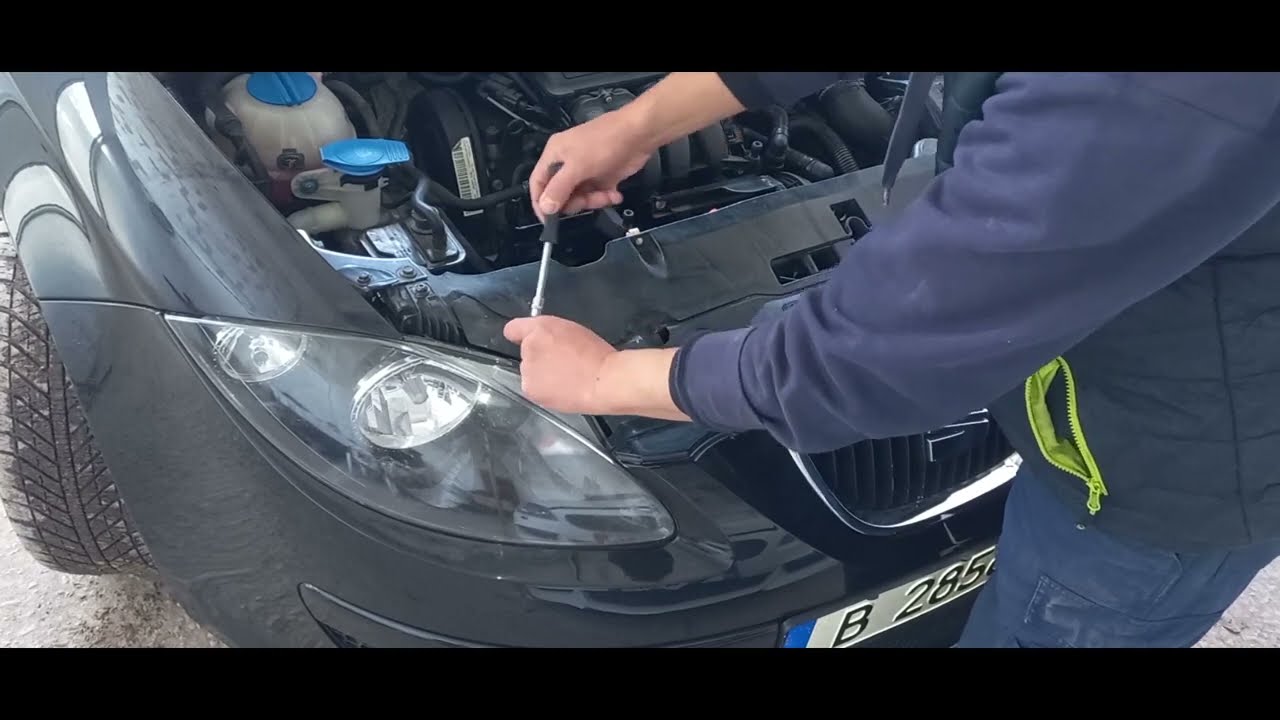 Cómo cambiar las bombillas de los faros y quitar el paragolpes delantero en Seat Altea