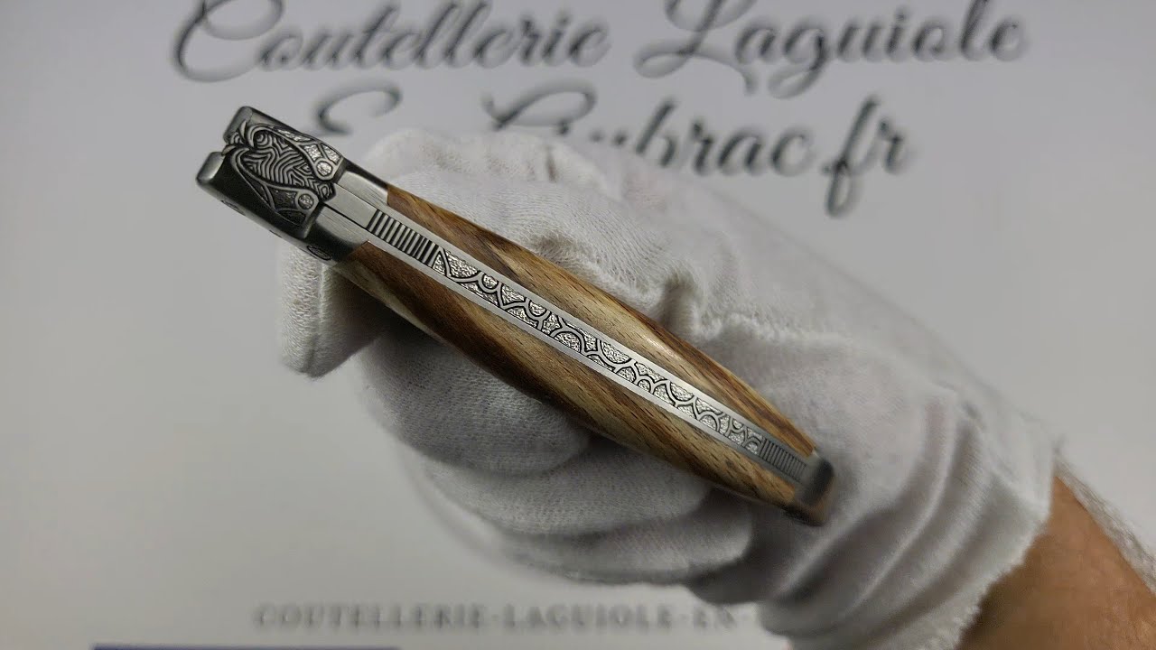 Pièce Unique : Couteau Laguiole en Hêtre d'Aubrac - Abeille Sculptée - Mitres et Ressort Gravés