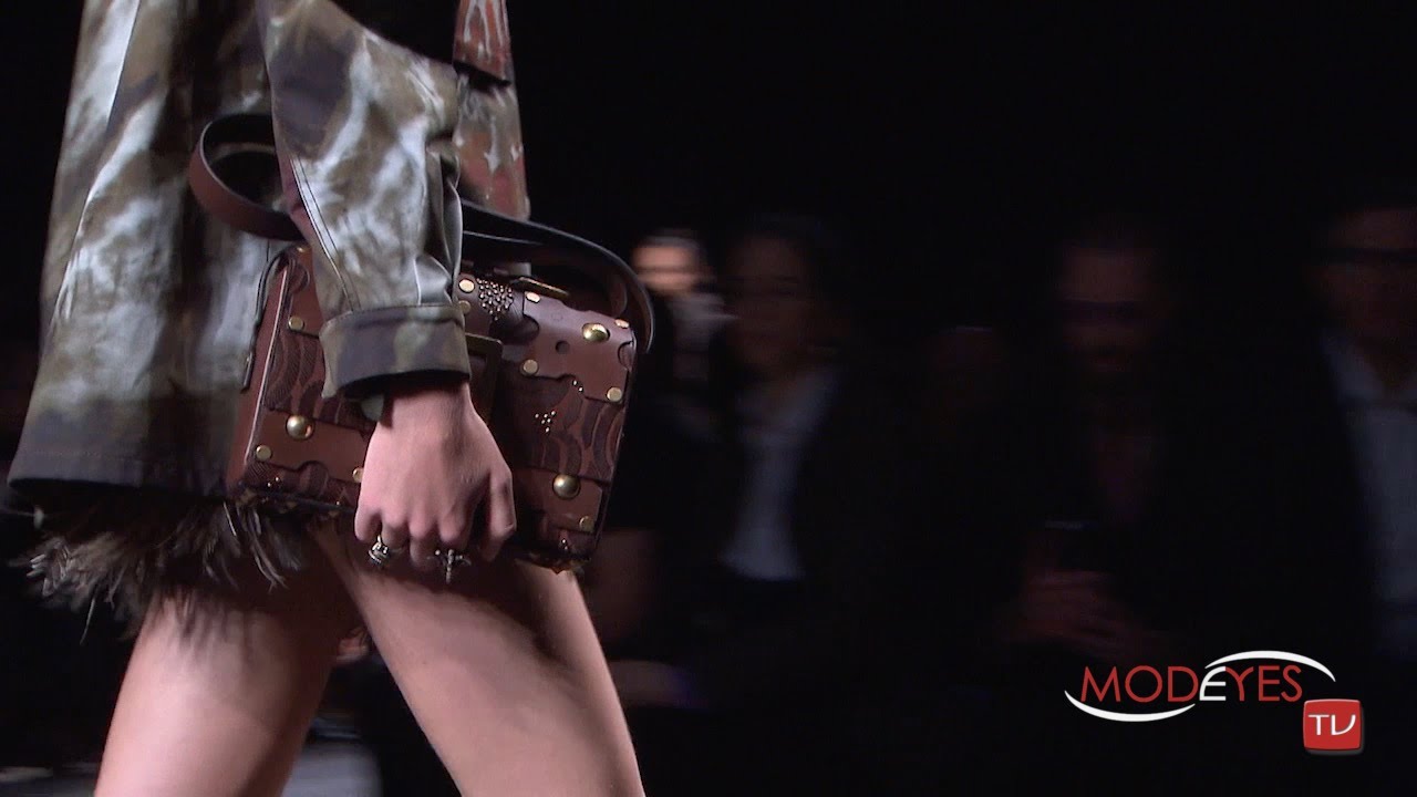 VALENTINO - SPRING SUMMER 2016 -  PARIS FASHION SHOW by Modeyes TV
