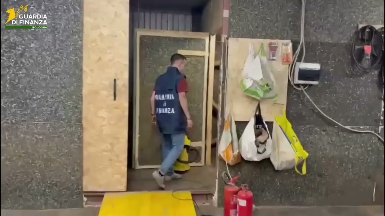 Scoperta a Piacenza una fabbrica clandestina di sigarette