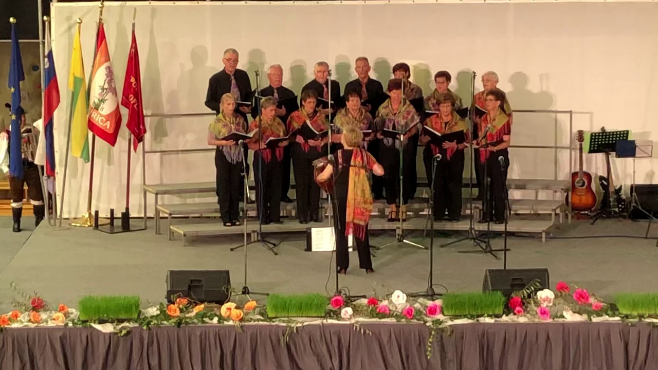 Pevski zbor Golovec-Roža na vrtu