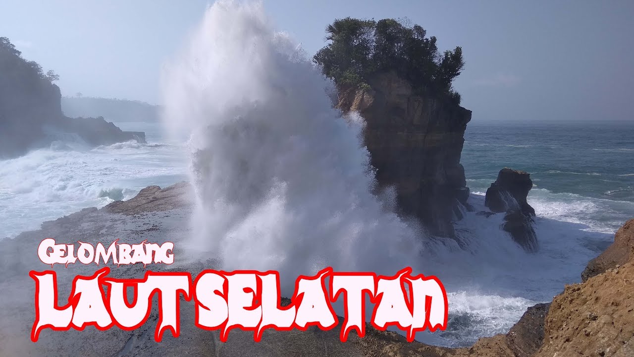 Ombak 20 meter Menyapu Pesisir Pantai Selatan Jawa