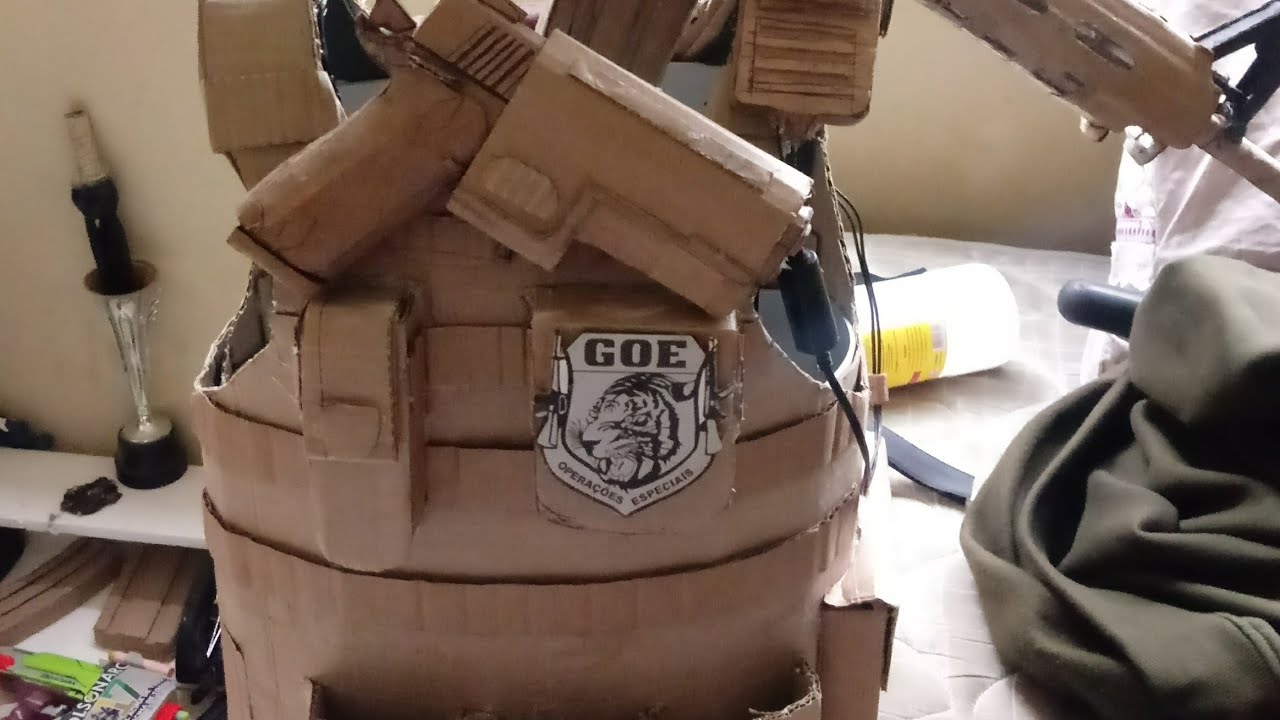 Meu melhor-COLETE DE PAPELÃO!