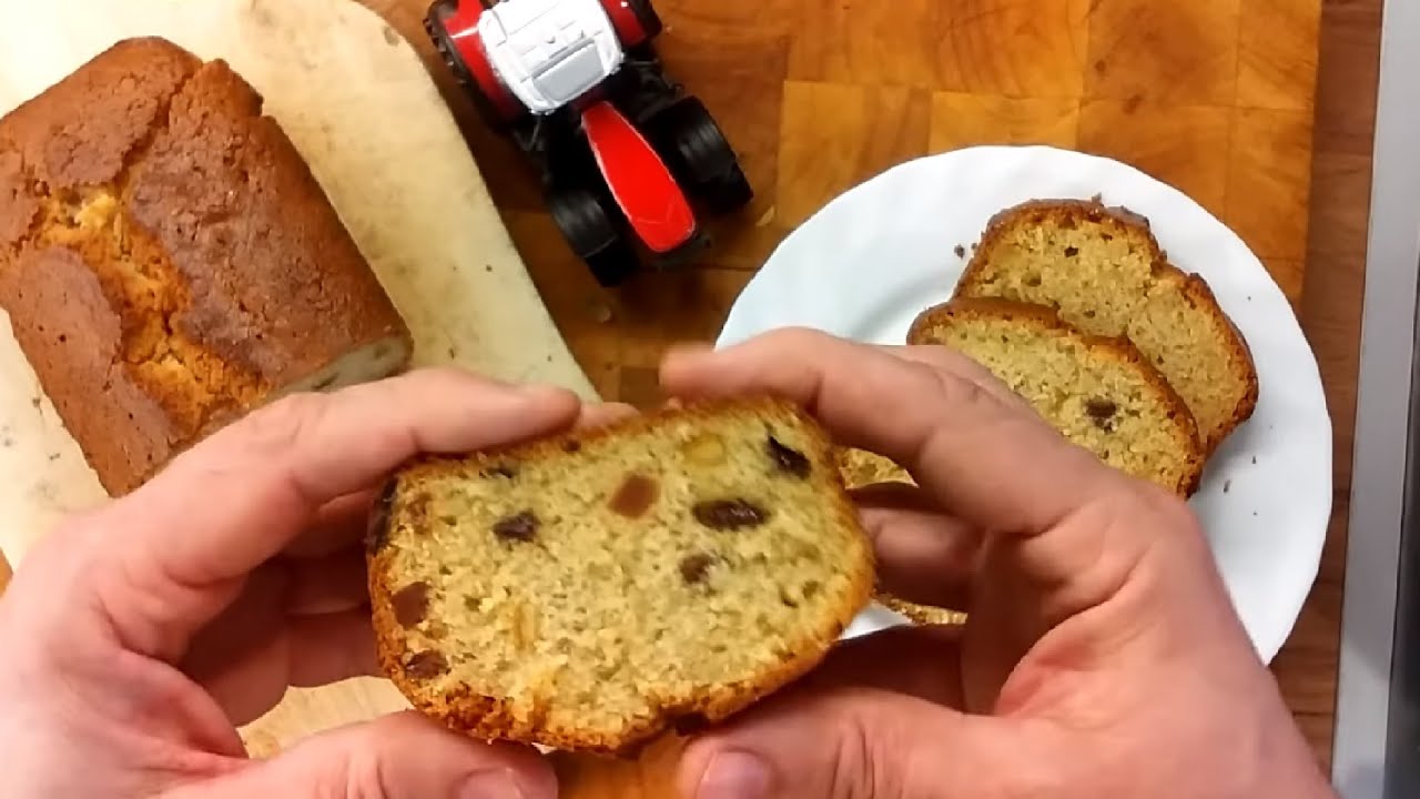 Gyümölcskenyér egyszerűen , én most gluténmentes lisztből csinálom de finomliszttel is tökéletes :-)
