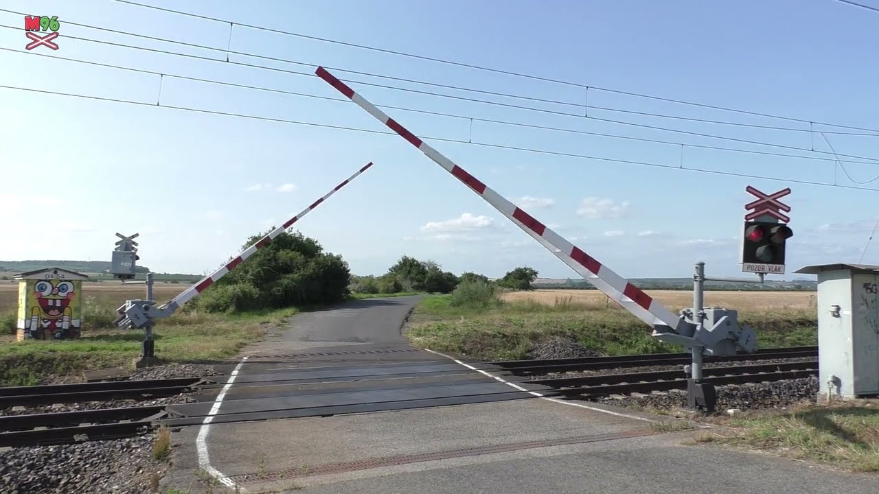 Železniční přejezd Vraňany (trať 090) - 19.7.2021 / Czech railroad crossing