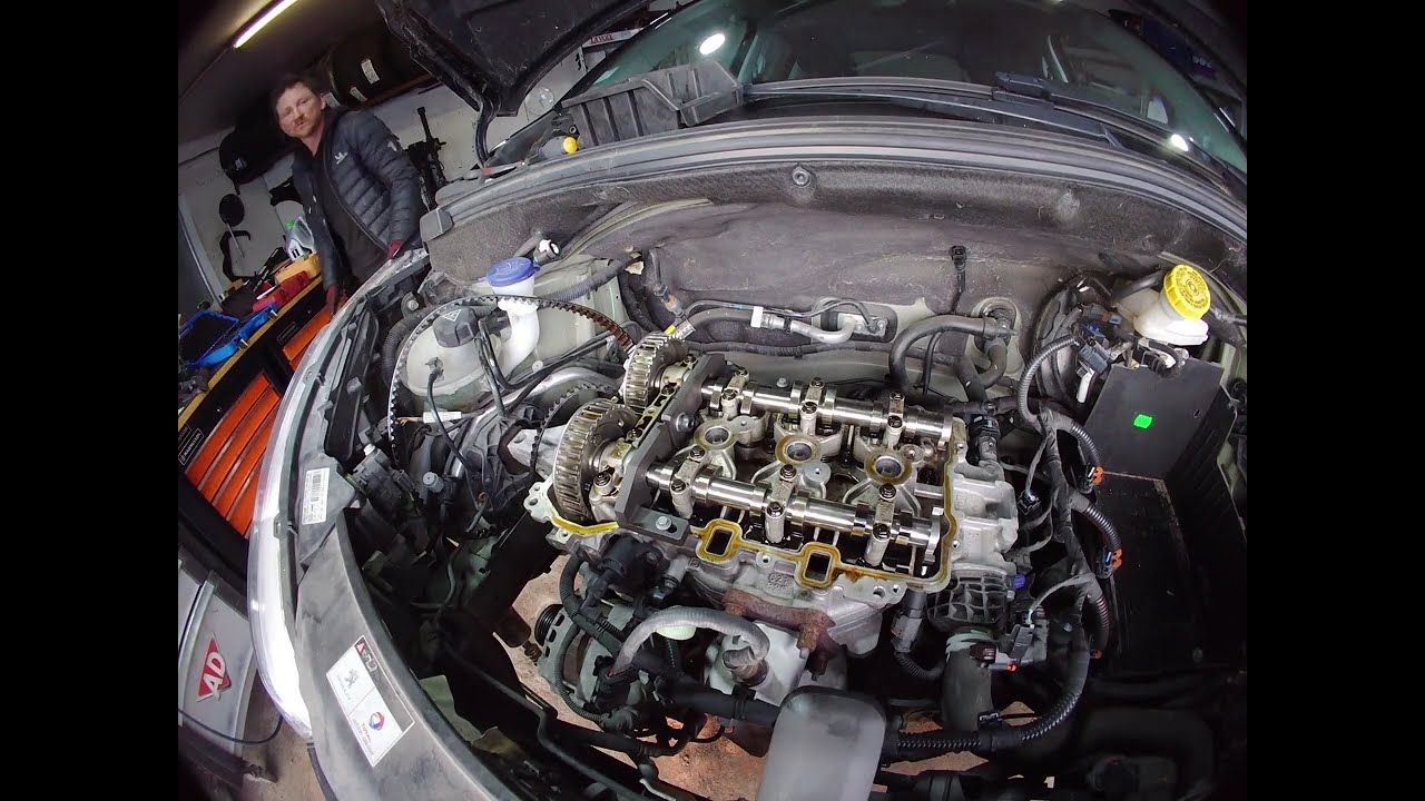 Peugeot 208 PureTech – Remplacement de la courroie de distribution immergée dans l’huile | Pas à pas