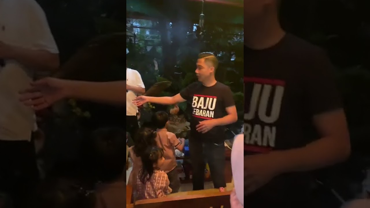 Om pengacara Di palak THR setiap lebaran. Lebaran 2022. Tradisi Lebaran Di Indonesia. Bagi bagi THR