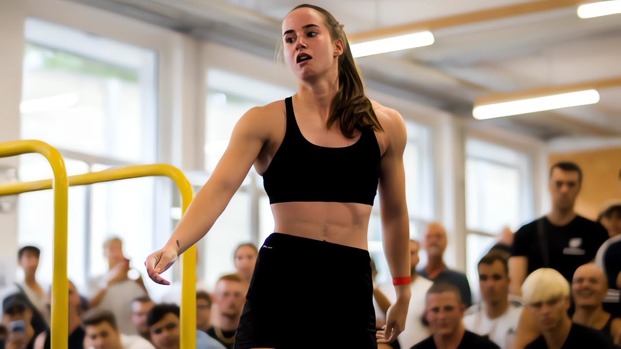 One of The Strongest Female Calisthenics Athletes