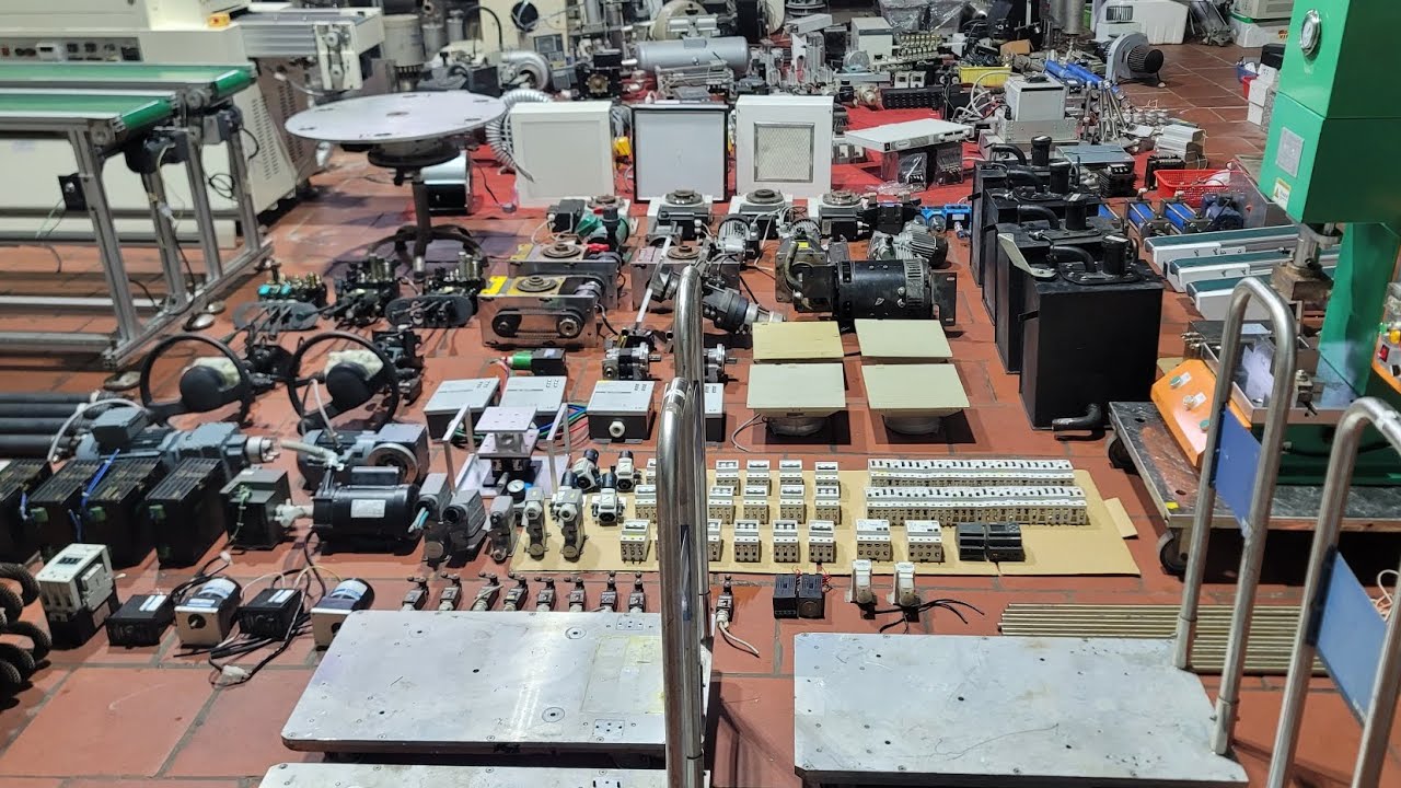 Attomat SIEMENS. máy ép. Lh 0867735229.thùng dầu. Xe  kéo hàng. Lọc điện nguồn Đức. Giác cam 