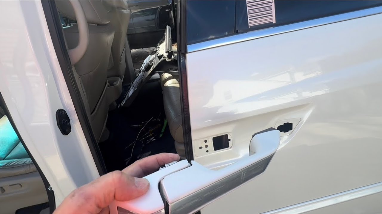 Honda Odyssey Touring Elite 2012 года — замена ручки раздвижной двери