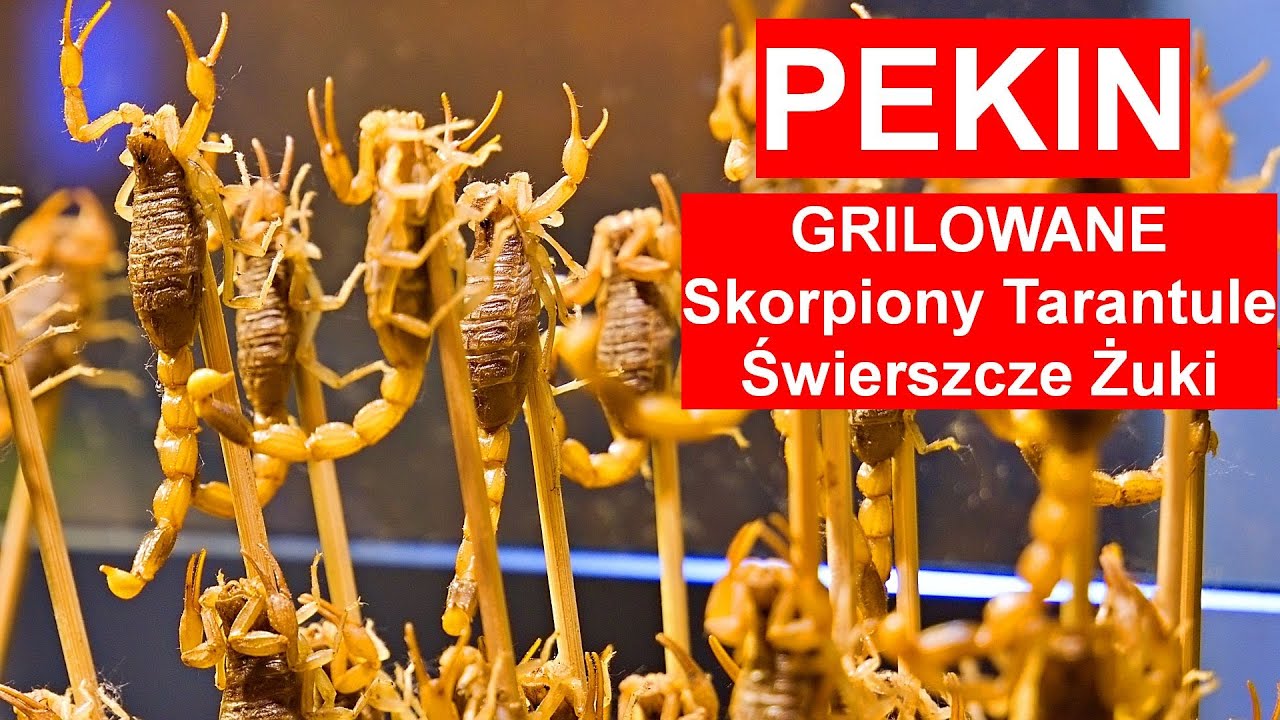 Pekin wieczorem. Handel, tańce i jedzenie uliczne