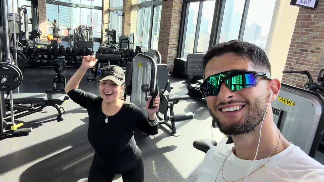 ترمضنت على حارس المرمى و صديقتي صرى الله يسمح لياًههههه🤣🤣🏖️