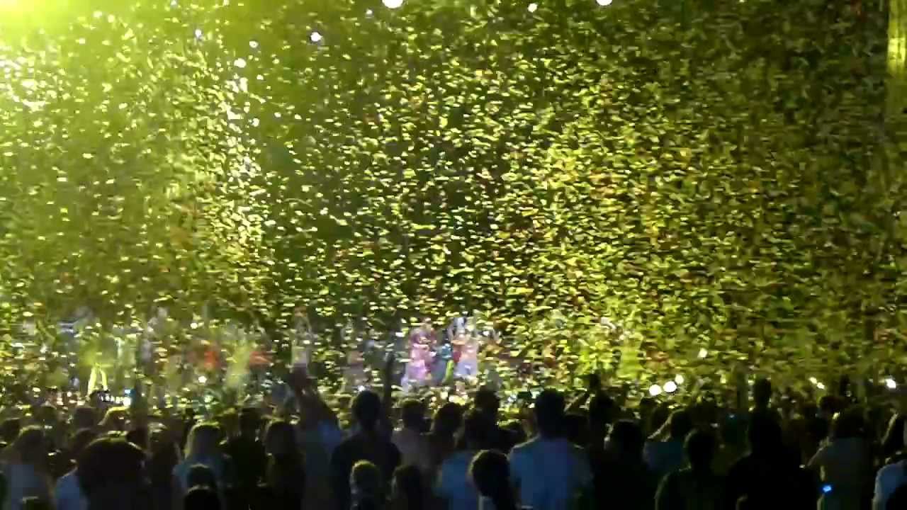 Shakira Waka Waka at F1 Singapore 2011
