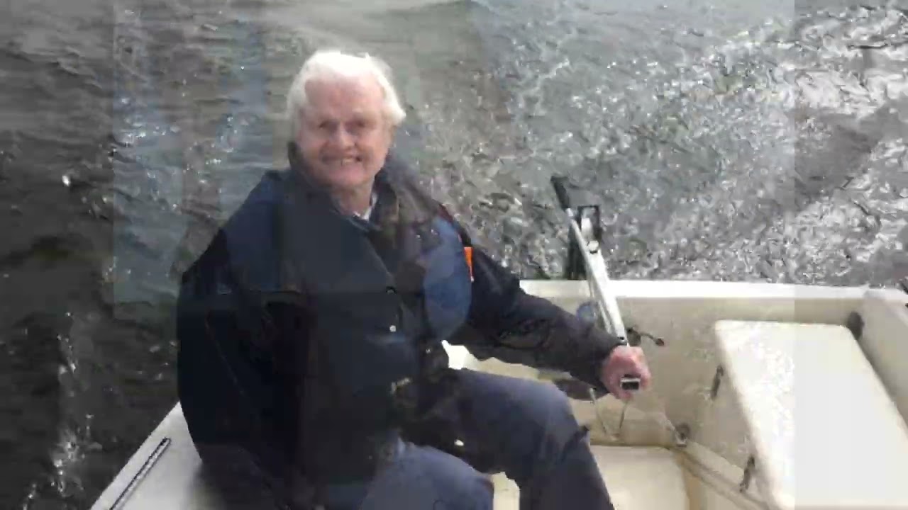 Segeln Plön Bosau - alter Mann rockt den See mit FAM Jollenkreuzer