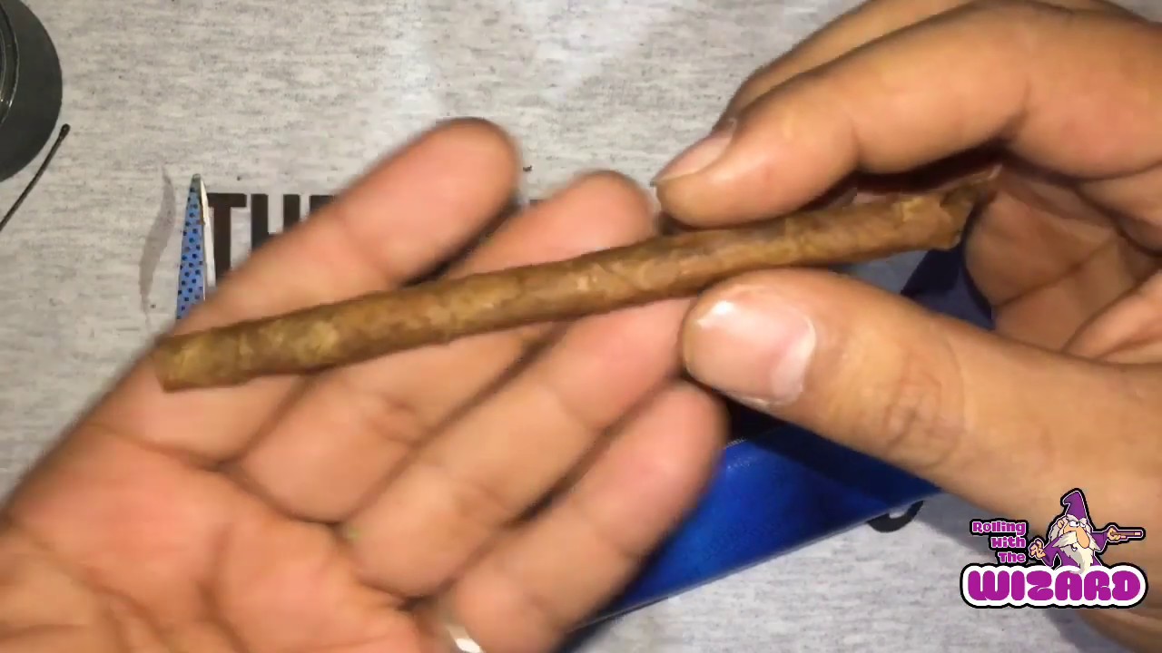 How to use Juicy Jays Rolling Machine to roll a blunt (Fronto Leaf Edition)