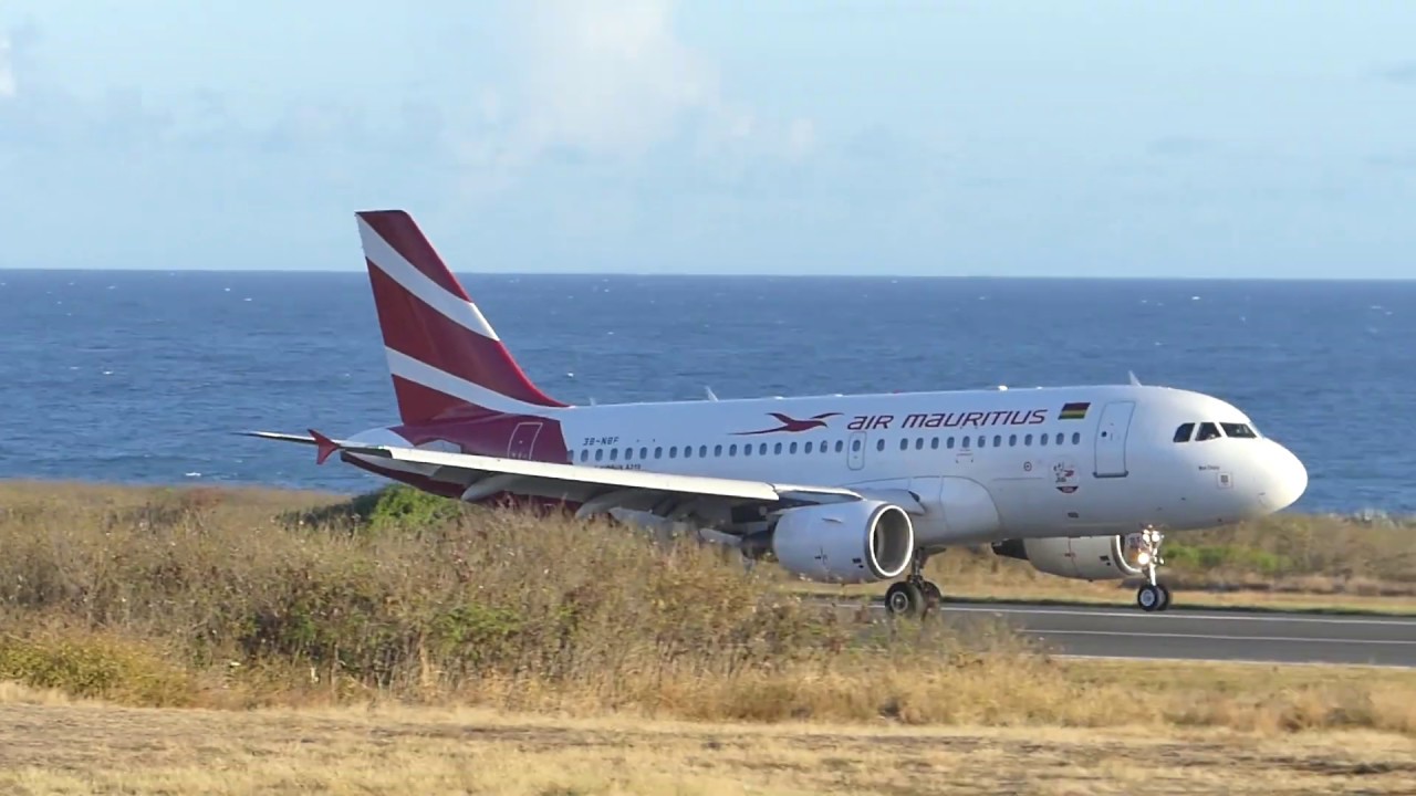 Air Mauritius A319-112/3B-NBF/-Réunion island.