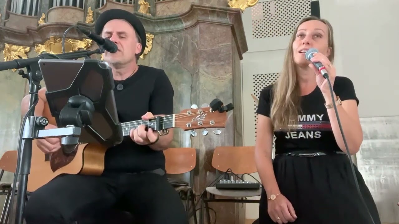 Von guten Mächten Kirche Beerdigung Mone & Flo Cover
