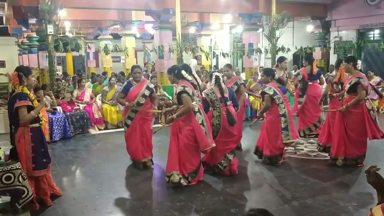 అయిగిరి నందిని కోలాటం@vetapalem vasavi kanyakaparameswari temple by శ్రీరామ్ లక్ష్మీ ఆంటీ & గ్రూప్
