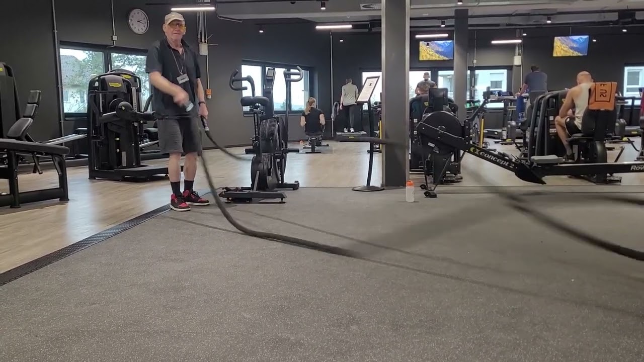 Bonner Koryphäe 631  Mark Horn    Im Fitnesstudio  2024