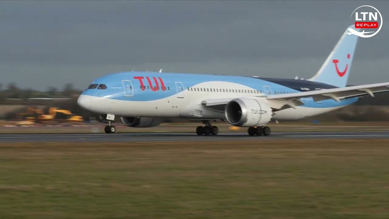 Dreamy! TUI Boeing 787-8 arrival at Luton Airport